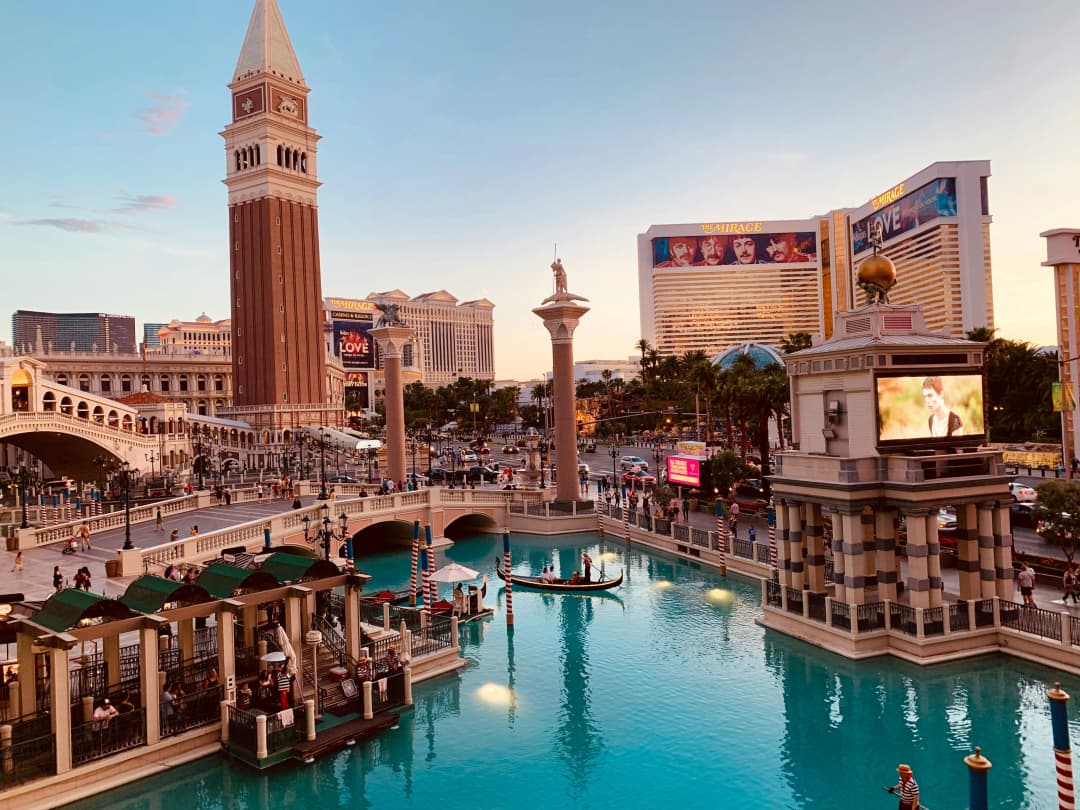 affordable-luxury-best-las-vegas-hotels-under-500-1740560125613